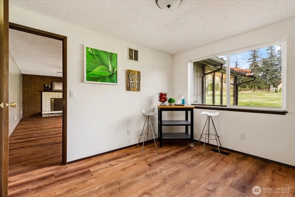 987 E Crescent Harbor Road Oak Harbor WA 98277