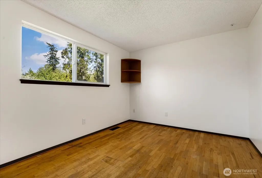 987 E Crescent Harbor Road Oak Harbor WA 98277