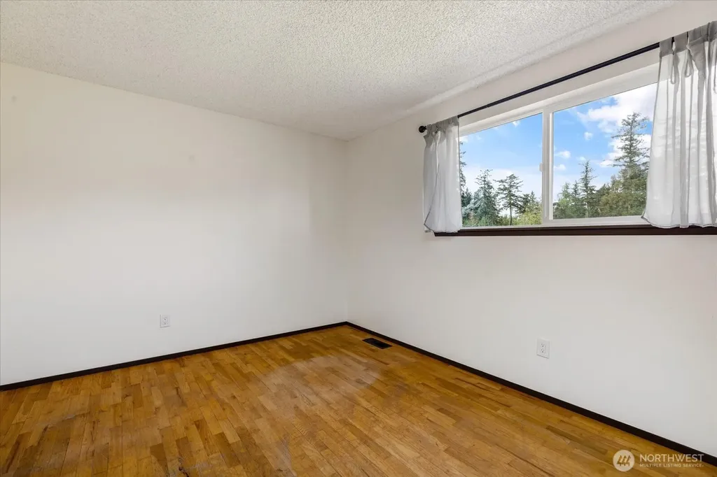 987 E Crescent Harbor Road Oak Harbor WA 98277