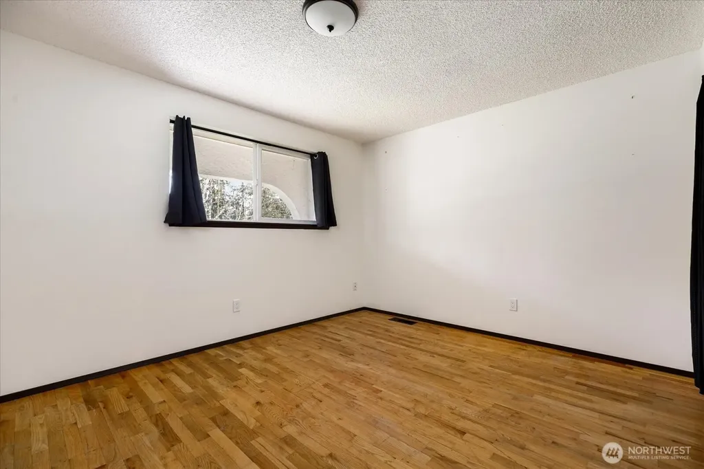 987 E Crescent Harbor Road Oak Harbor WA 98277