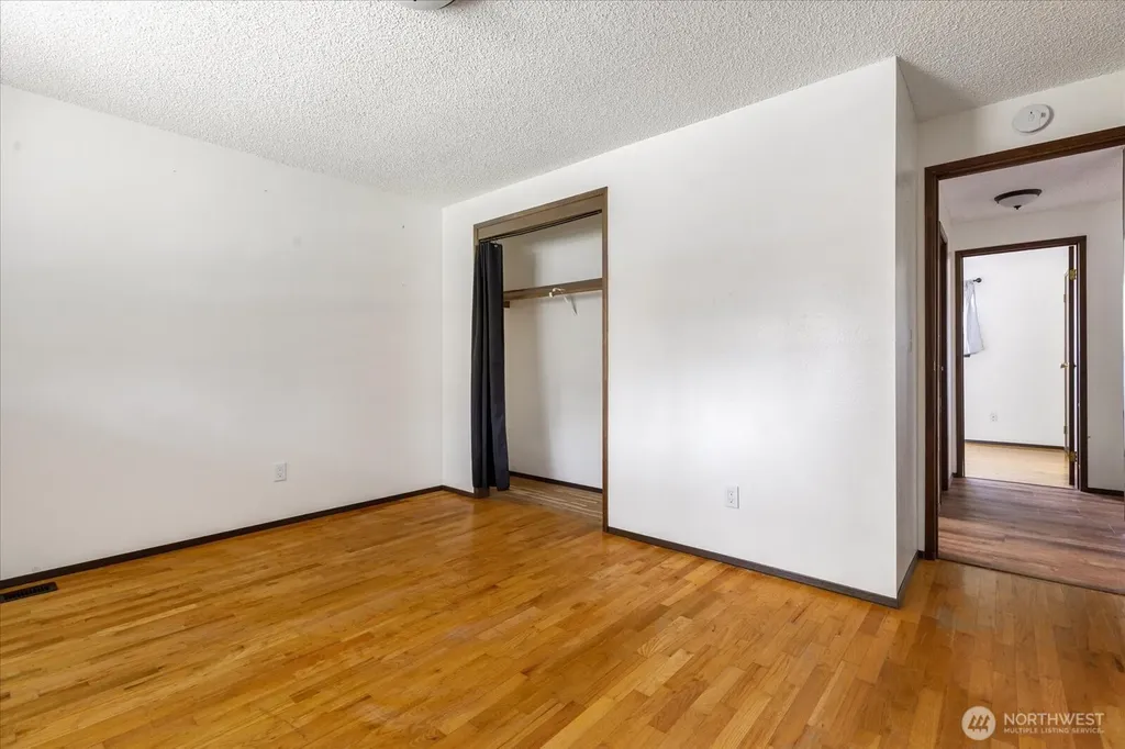 987 E Crescent Harbor Road Oak Harbor WA 98277