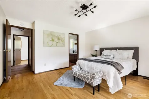 987 E Crescent Harbor Road Oak Harbor WA 98277