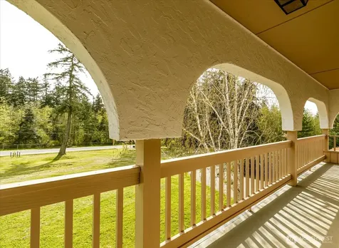 987 E Crescent Harbor Road Oak Harbor WA 98277