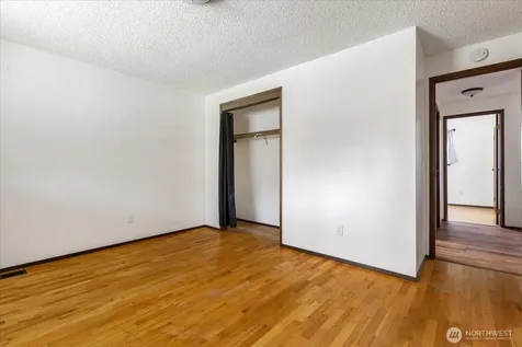 987 E Crescent Harbor Road Oak Harbor WA 98277