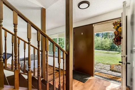 987 E Crescent Harbor Road Oak Harbor WA 98277