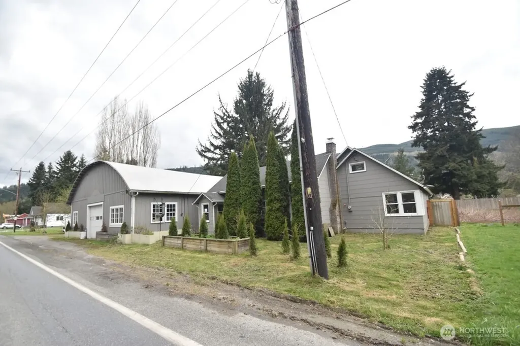 2071 Valley Highway Deming WA 98244