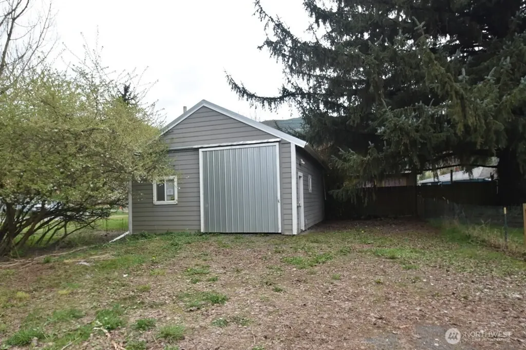 2071 Valley Highway Deming WA 98244