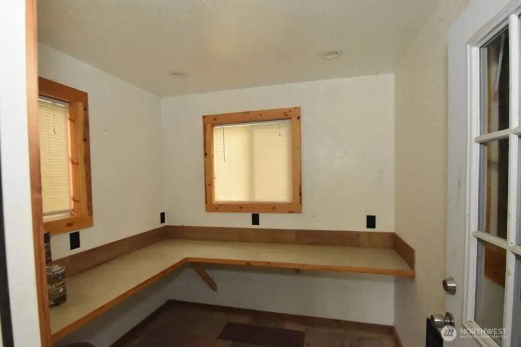 2071 Valley Highway Deming WA 98244