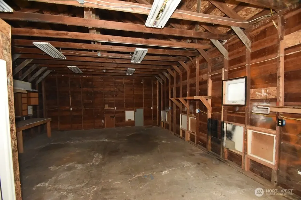 2071 Valley Highway Deming WA 98244