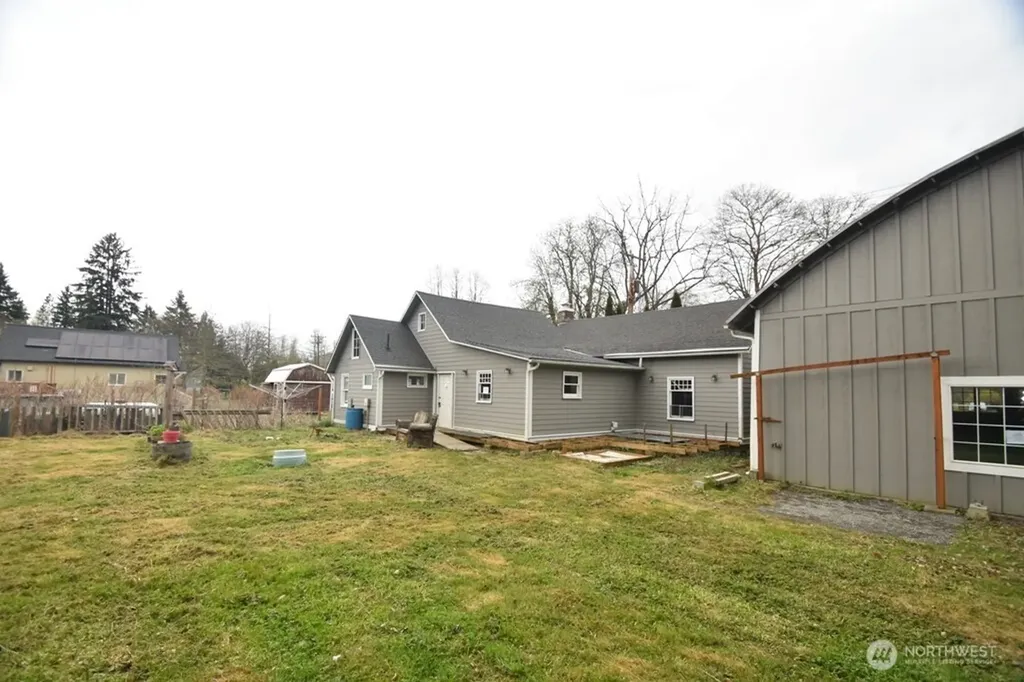 2071 Valley Highway Deming WA 98244
