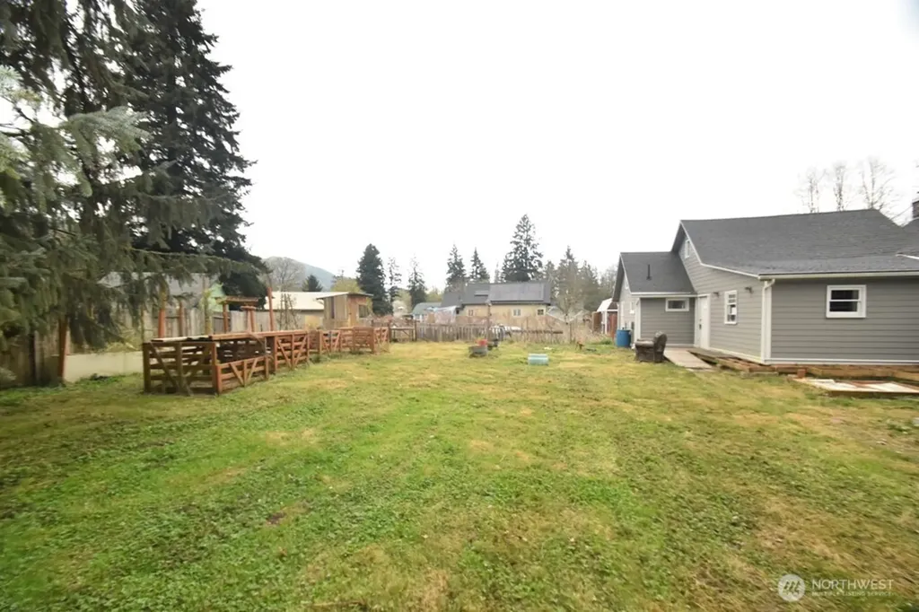 2071 Valley Highway Deming WA 98244