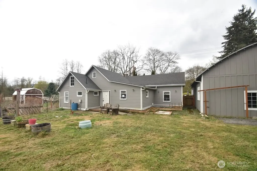 2071 Valley Highway Deming WA 98244