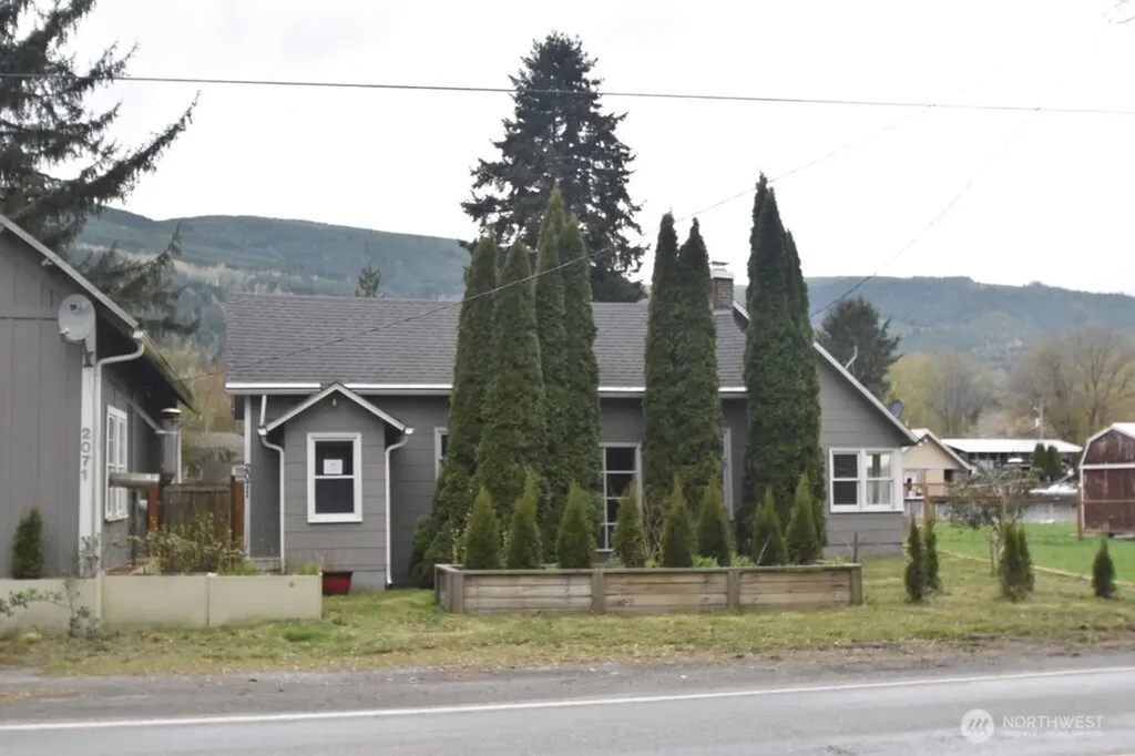 2071 Valley Highway Deming WA 98244