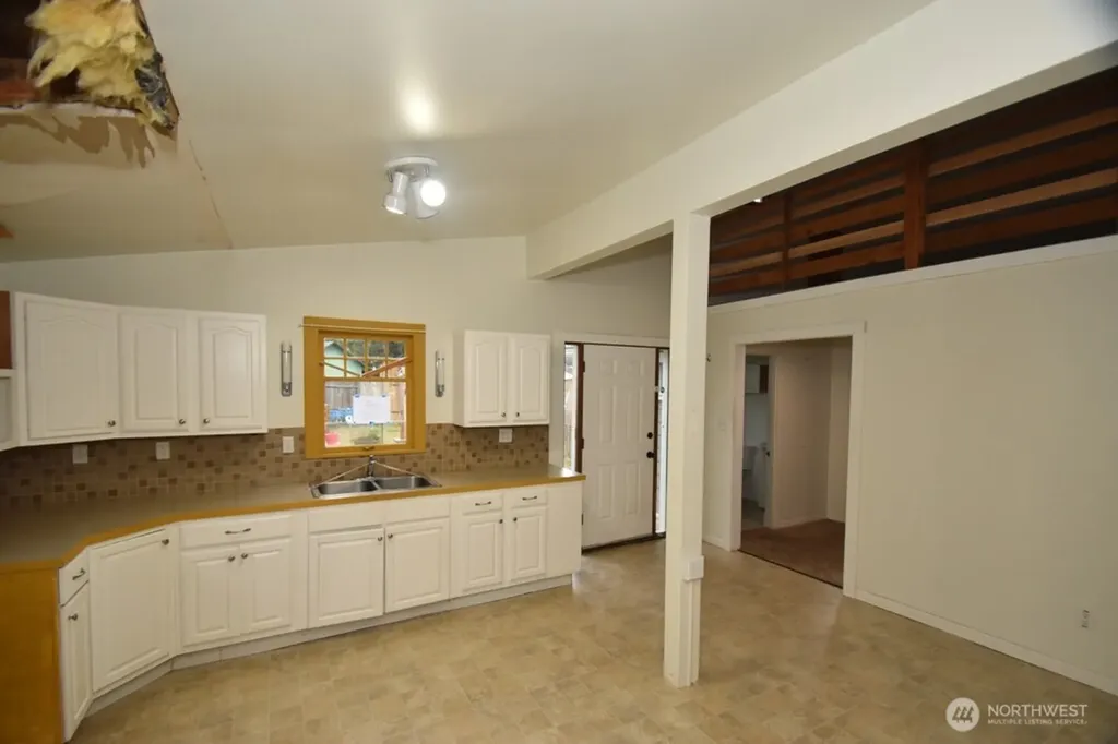 2071 Valley Highway Deming WA 98244
