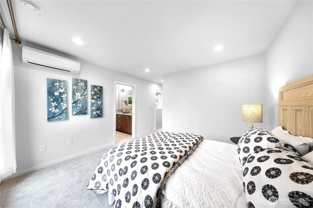 6546 32nd Avenue NE Seattle WA 98115