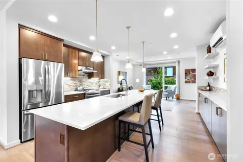 6546 32nd Avenue NE Seattle WA 98115