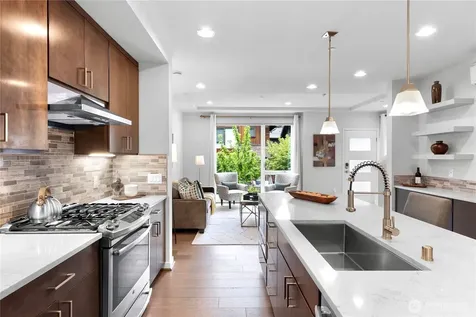 6546 32nd Avenue NE Seattle WA 98115