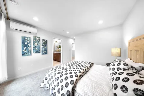 6546 32nd Avenue NE Seattle WA 98115
