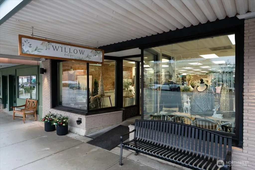 131 E Woodin Avenue Chelan WA 98816