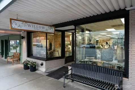 131 E Woodin Avenue Chelan WA 98816