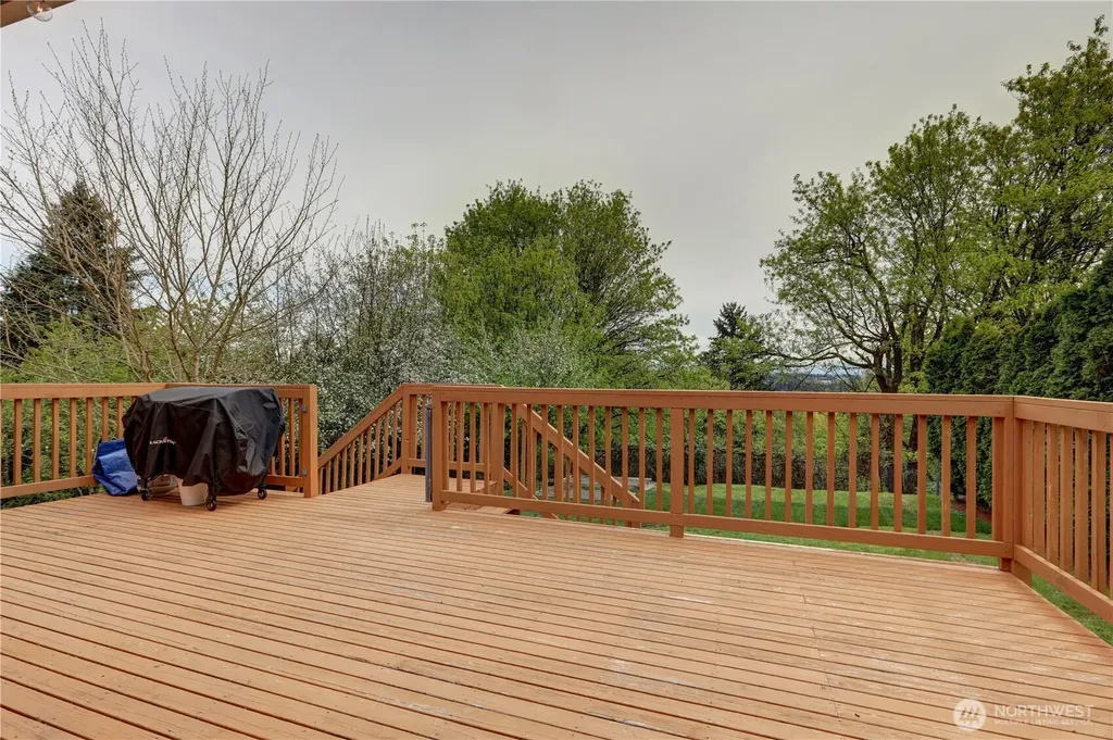 13528 95th Avenue NE Kirkland WA 98034