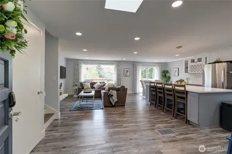 13528 95th Avenue NE Kirkland WA 98034