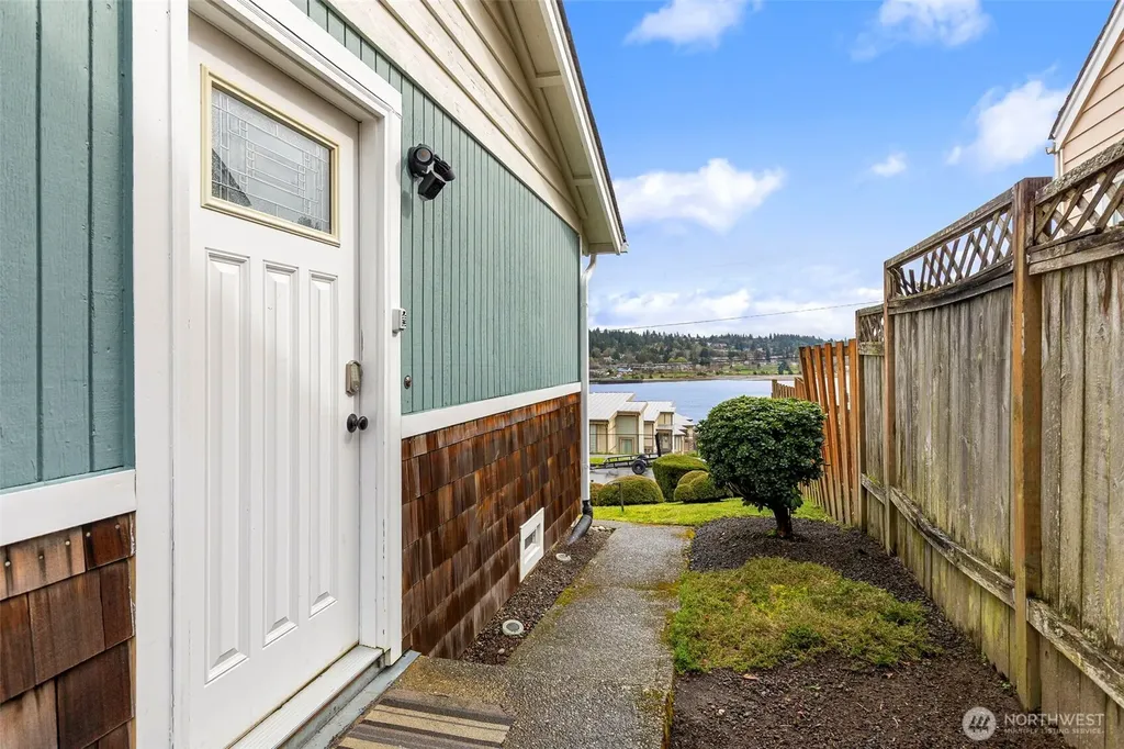 2505 -2507 N Wycoff Avenue Bremerton WA 98312