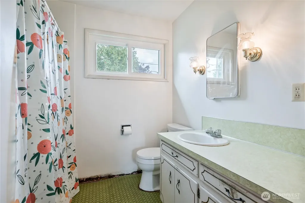 2586 Taylor Longview WA 98632