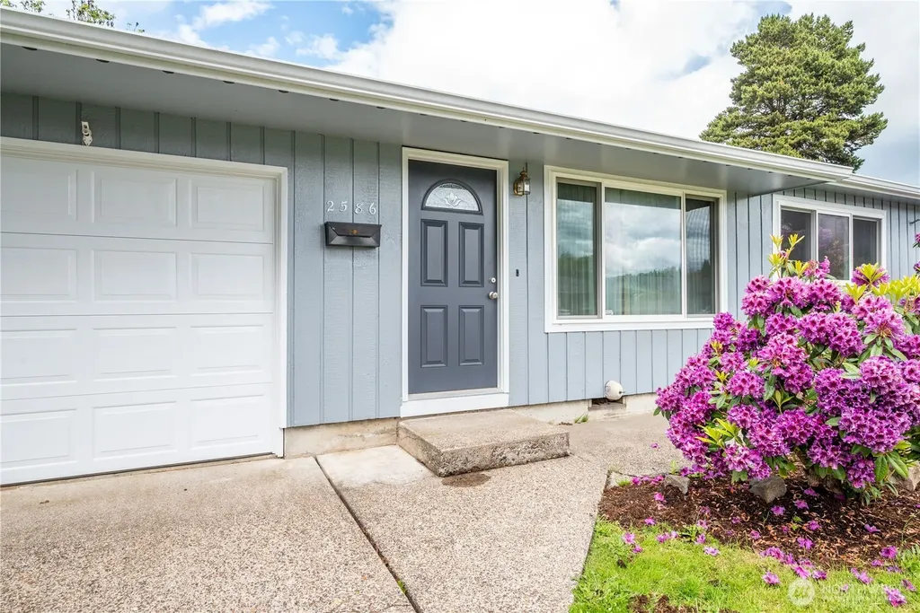 2586 Taylor Longview WA 98632