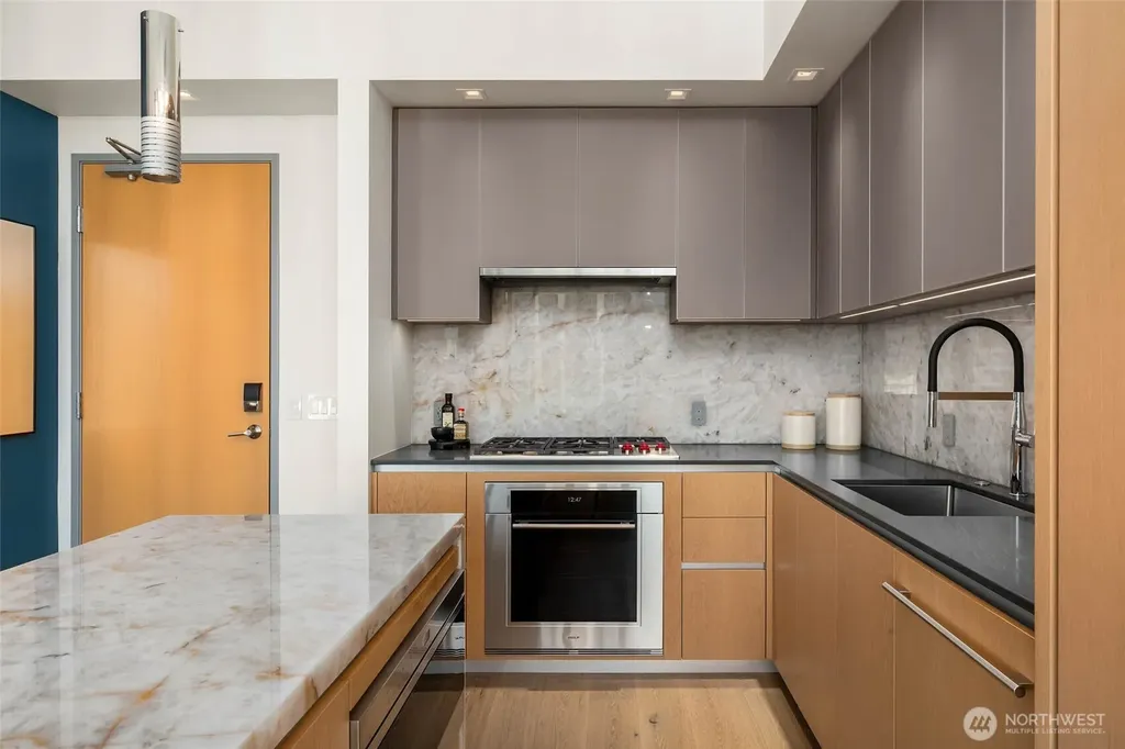 2510 6th Avenue Seattle WA 98121
