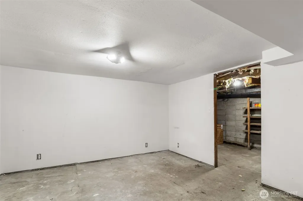 320 E Main Street Centralia WA 98531