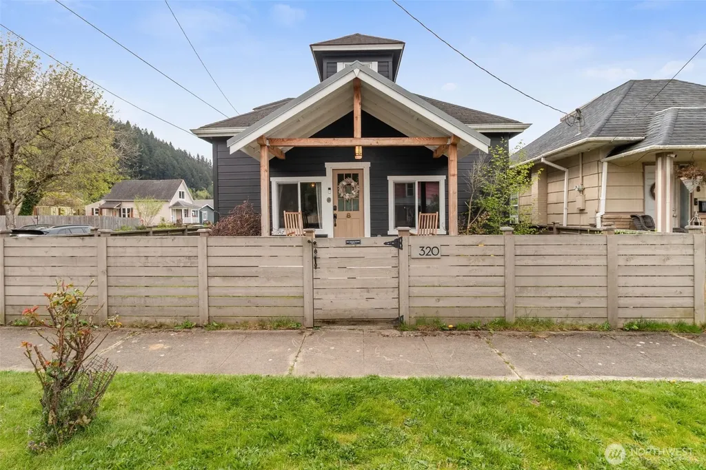 320 E Main Street Centralia WA 98531