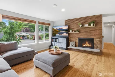 826 Maplewood Avenue Kent WA 98030