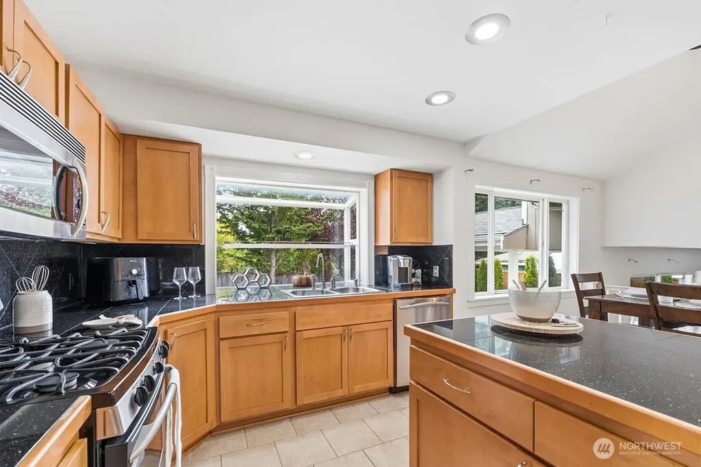 1728 Amber Boulevard Puyallup WA 98372