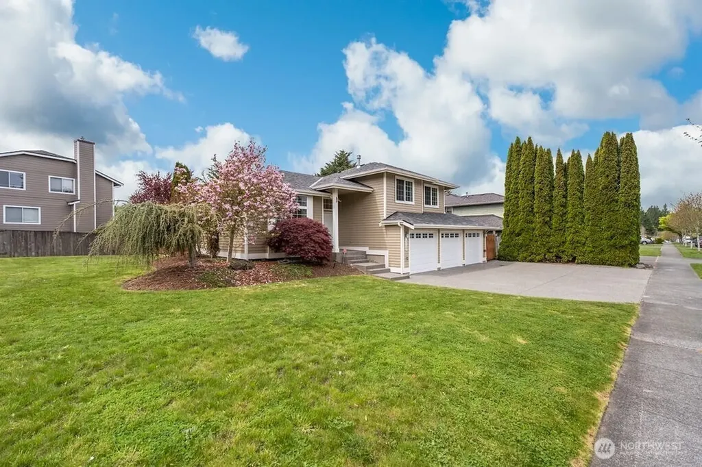 1728 Amber Boulevard Puyallup WA 98372