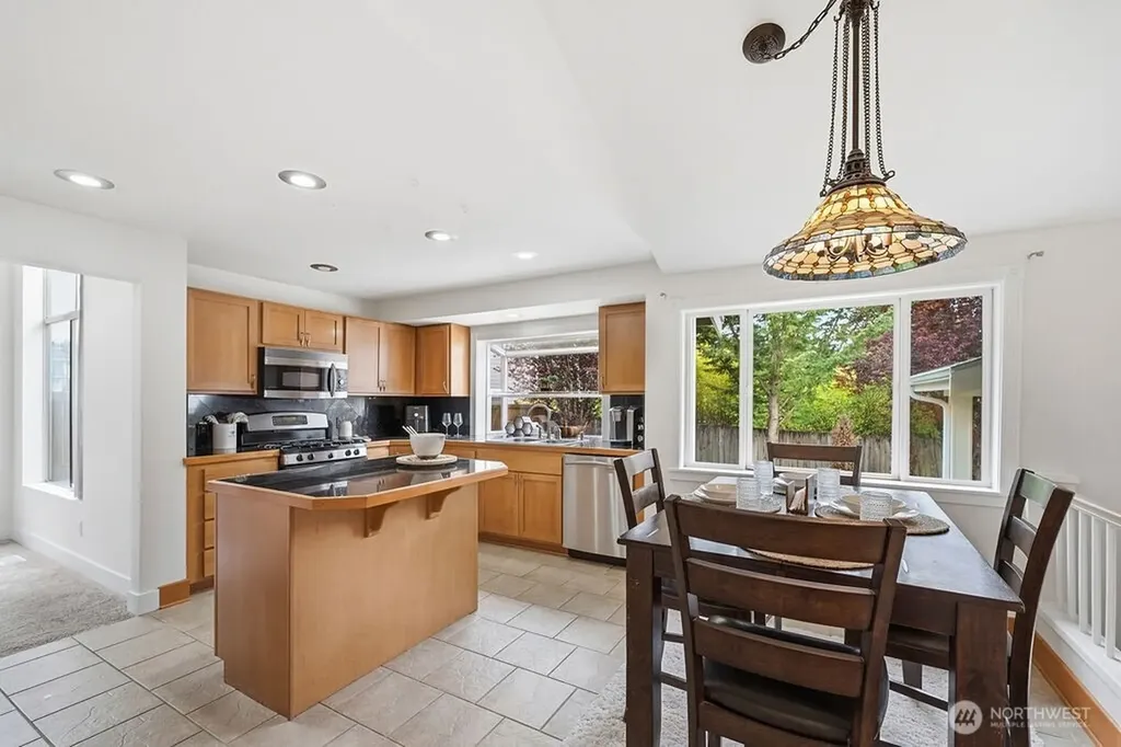 1728 Amber Boulevard Puyallup WA 98372