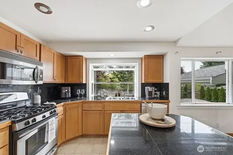 1728 Amber Boulevard Puyallup WA 98372