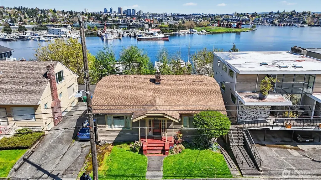 2538 Dexter Avenue N Seattle WA 98109