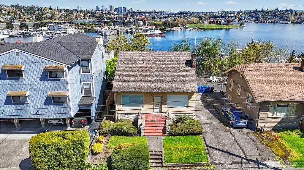 2538 Dexter Avenue N Seattle WA 98109