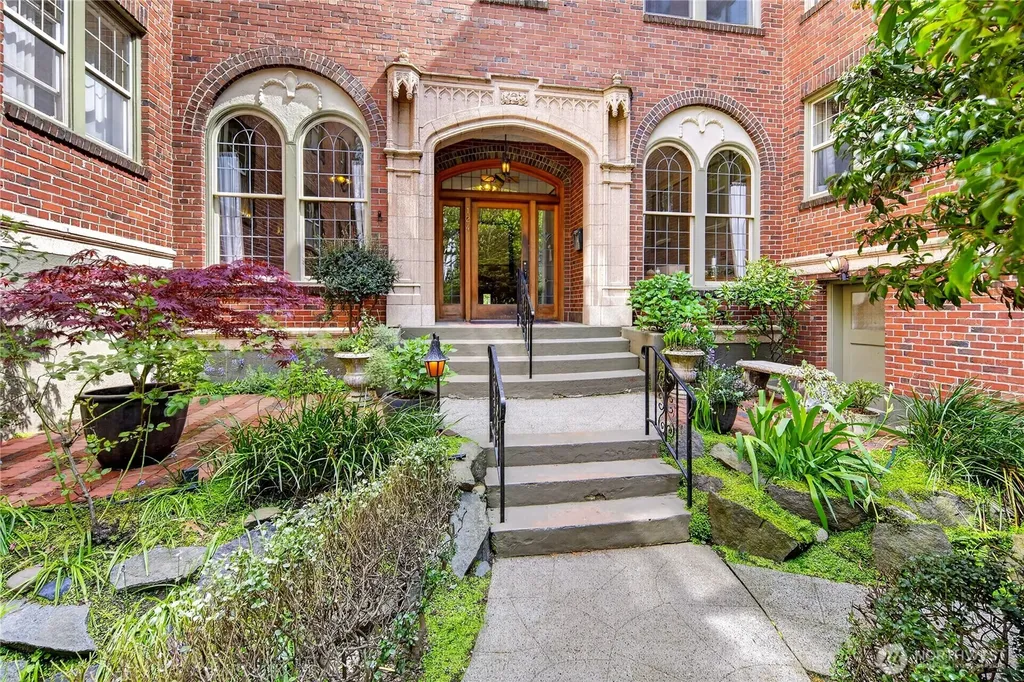 124 Warren Avenue N Seattle WA 98109