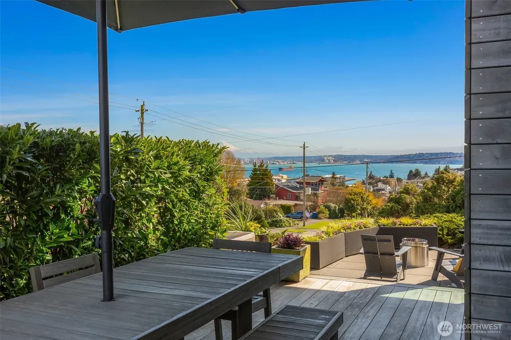 2506 W Halladay Street Seattle WA 98199