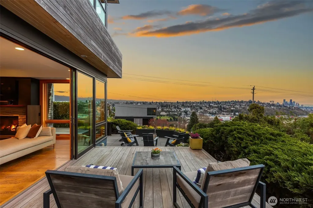 2506 W Halladay Street Seattle WA 98199
