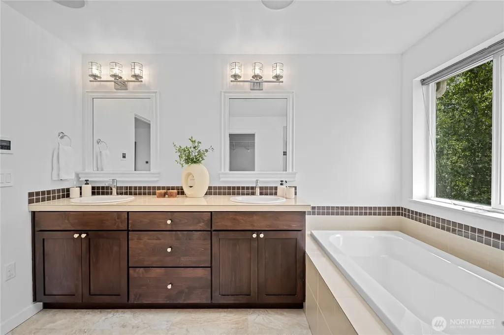 18521 40th Avenue SE Bothell WA 98012