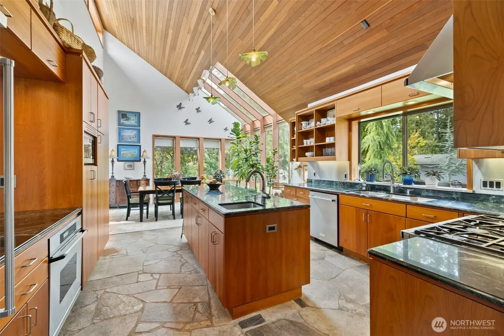 121 Fairway Place Sequim WA 98382