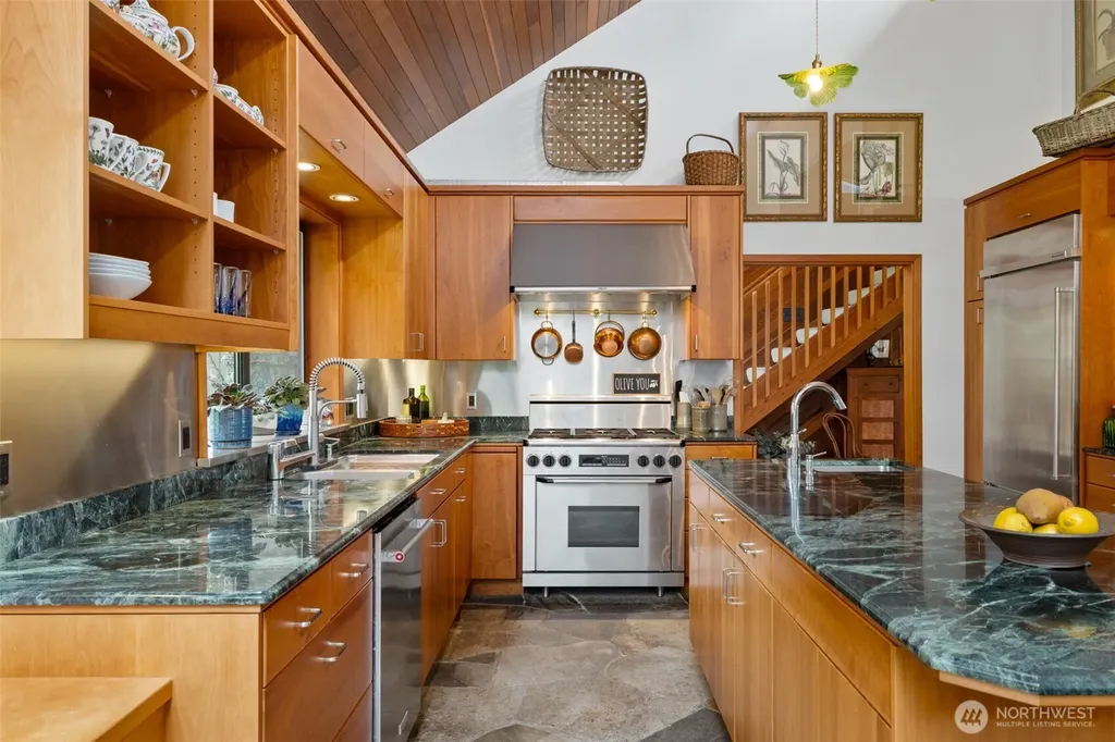 121 Fairway Place Sequim WA 98382