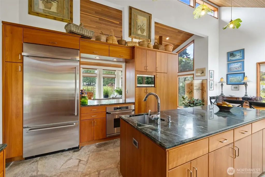 121 Fairway Place Sequim WA 98382