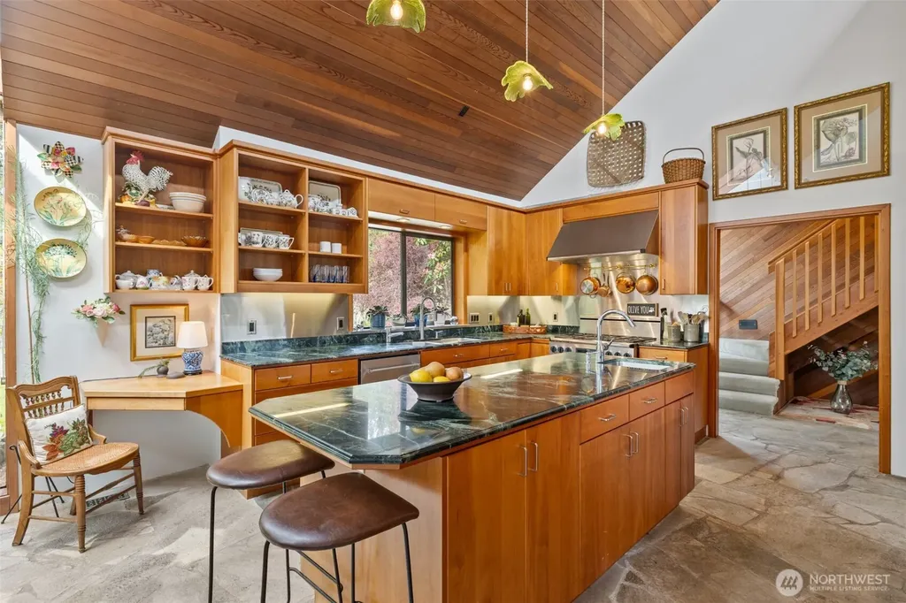 121 Fairway Place Sequim WA 98382