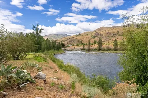 30 Whitewater Drive Pateros WA 98846
