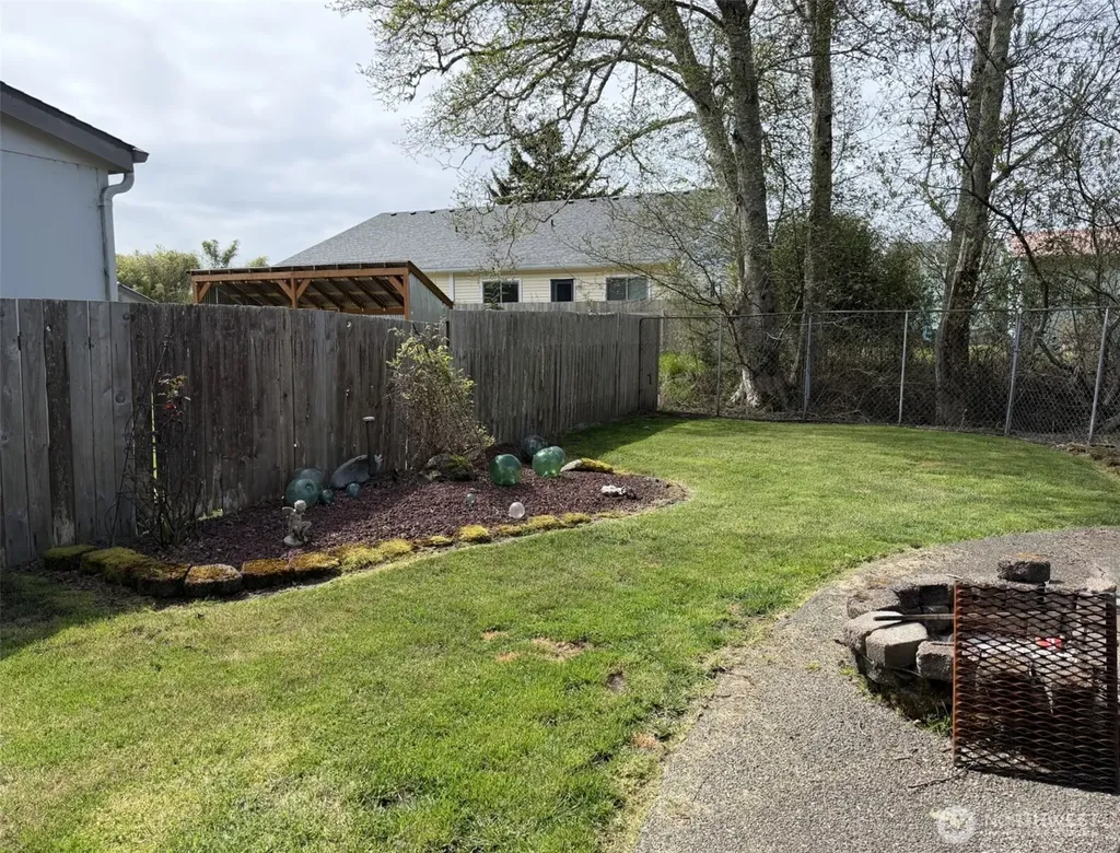 305 Godsey Lane Long Beach WA 98631