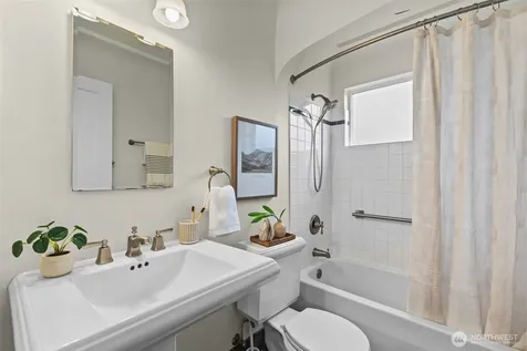 8450 E Side Drive NE Tacoma WA 98422